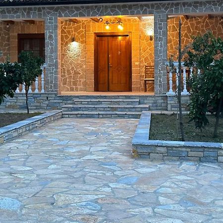 Eni Entire Guesthouse Parking On Site Berat Esterno foto