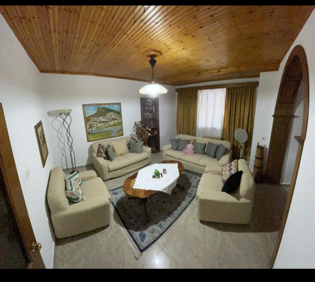 Eni Entire Guesthouse Parking On Site Berat Esterno foto