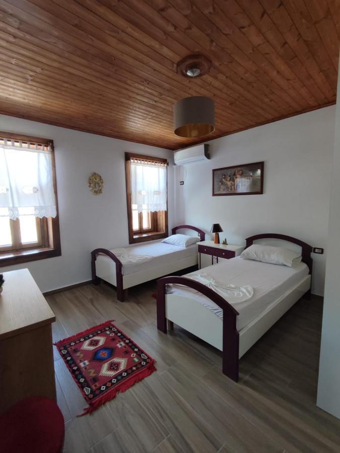 Eni Entire Guesthouse Parking On Site Berat Esterno foto