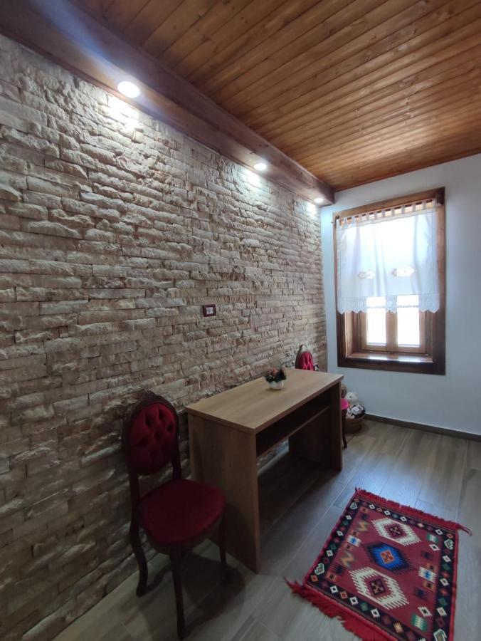 Eni Entire Guesthouse Parking On Site Berat Esterno foto