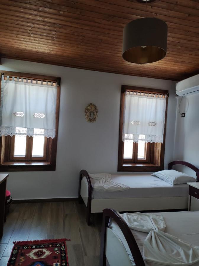 Eni Entire Guesthouse Parking On Site Berat Esterno foto