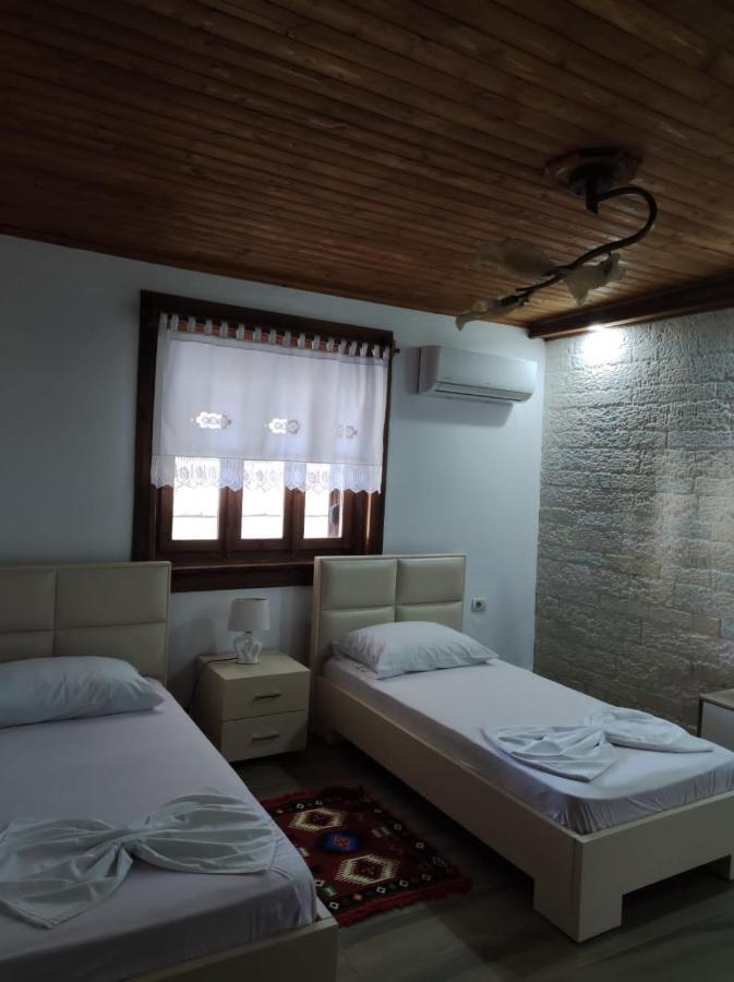 Eni Entire Guesthouse Parking On Site Berat Esterno foto