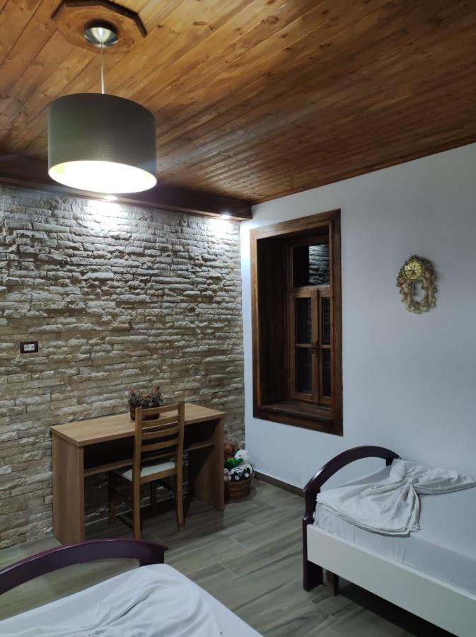 Eni Entire Guesthouse Parking On Site Berat Esterno foto
