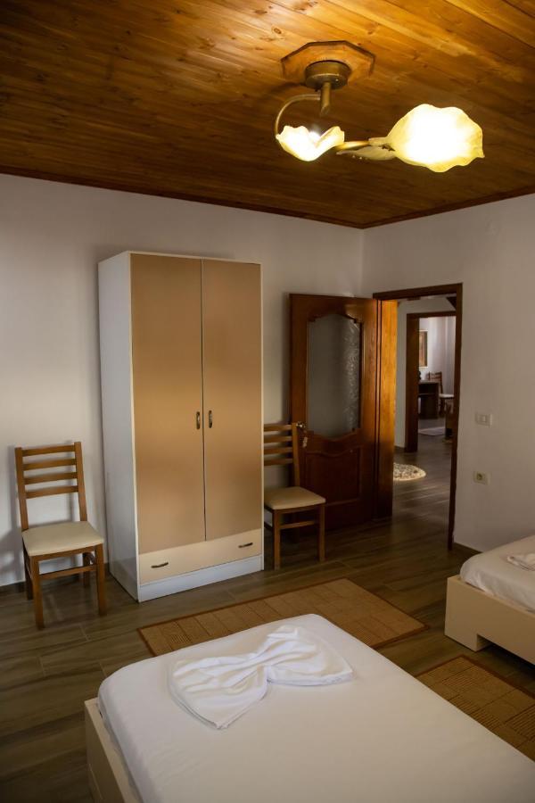 Eni Entire Guesthouse Parking On Site Berat Esterno foto