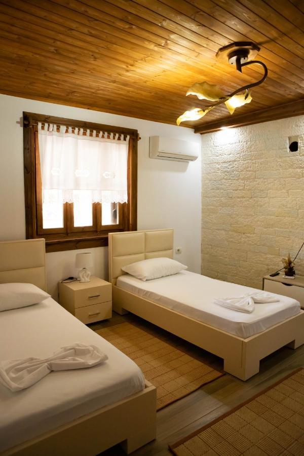 Eni Entire Guesthouse Parking On Site Berat Esterno foto